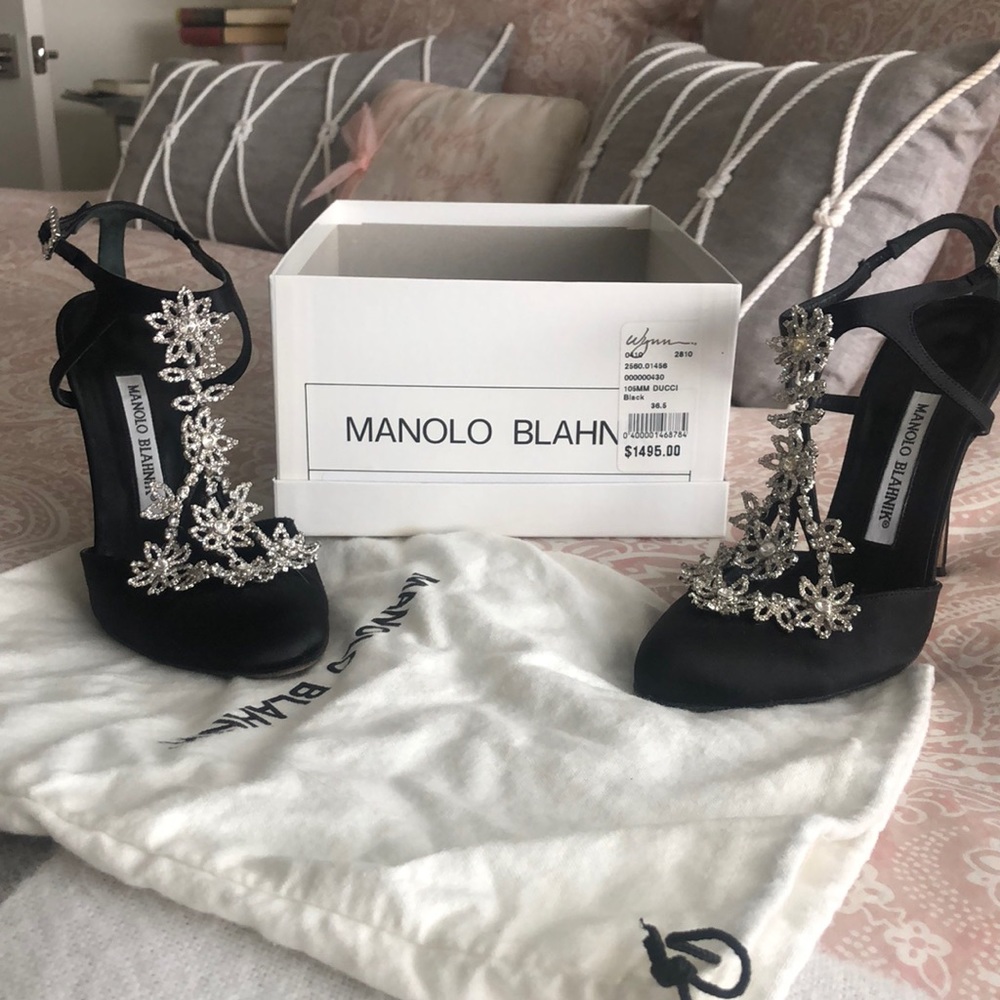 Manolo Blahnik black pumps